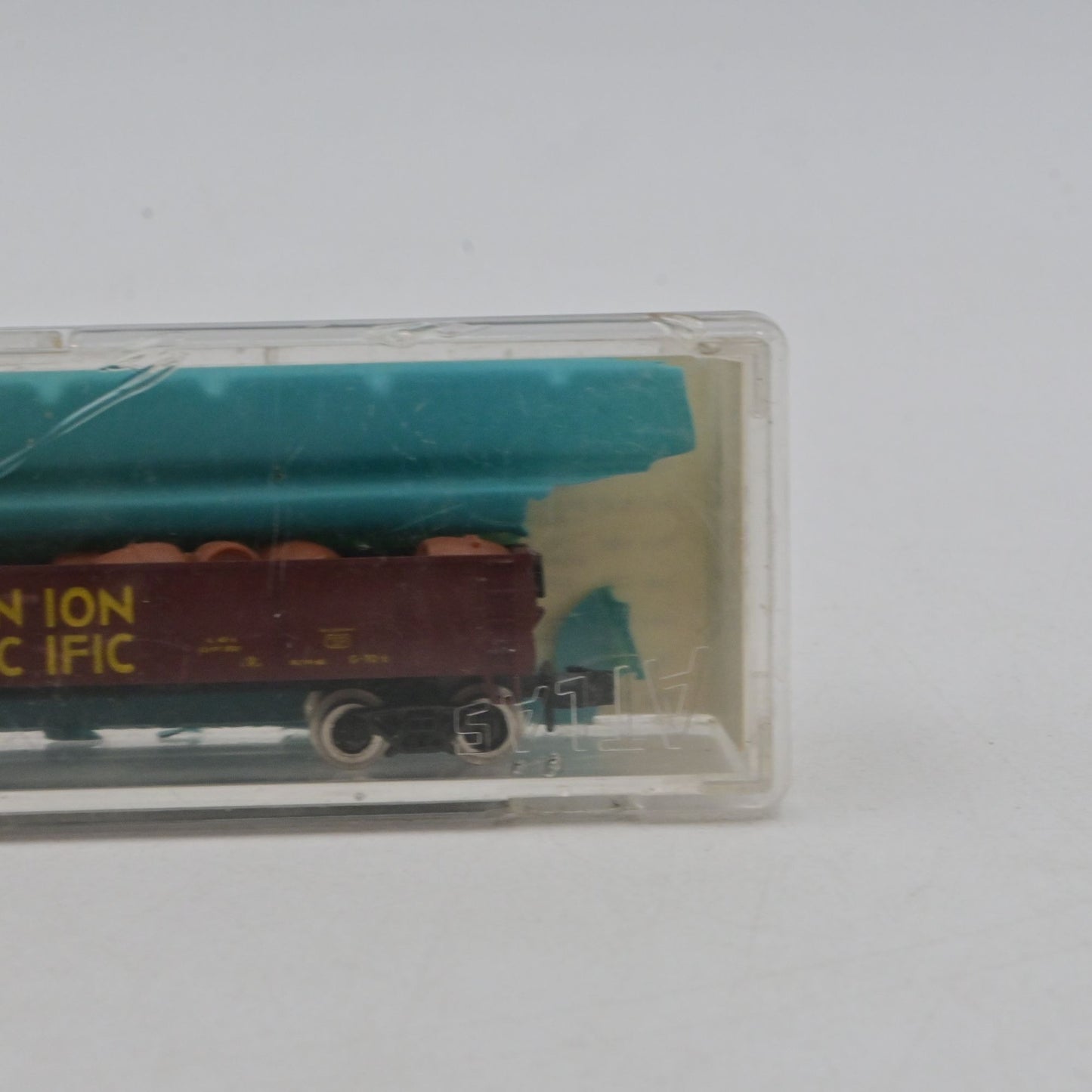 Vintage Atlas N Guage Union Pacific 60900 Barrel Freight Car