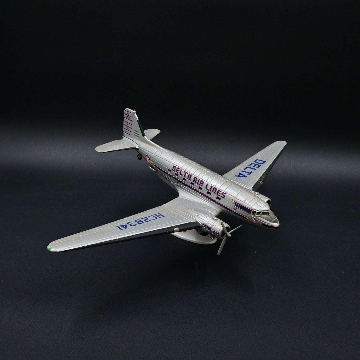 Skymarks 1:80 DC-3 Delta Air Lines NC28341 w/Landing Gear