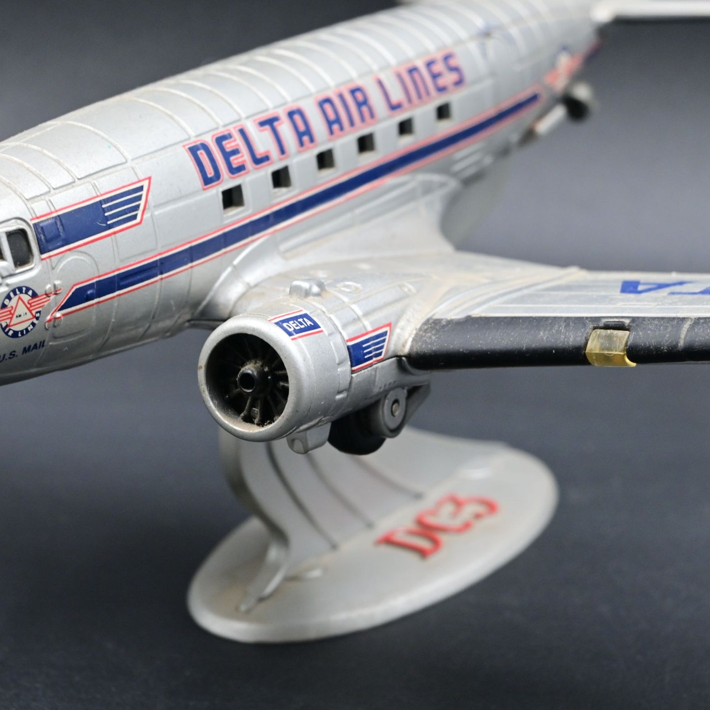 Skymarks 1:80 DC-3 Delta Air Lines NC28341 w/Landing Gear