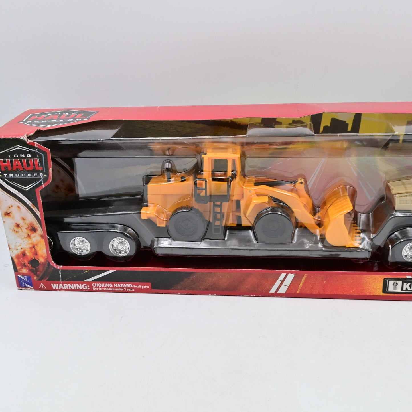 New Ray 10623 Kenworth W900 Lowboy with Construction Tractor