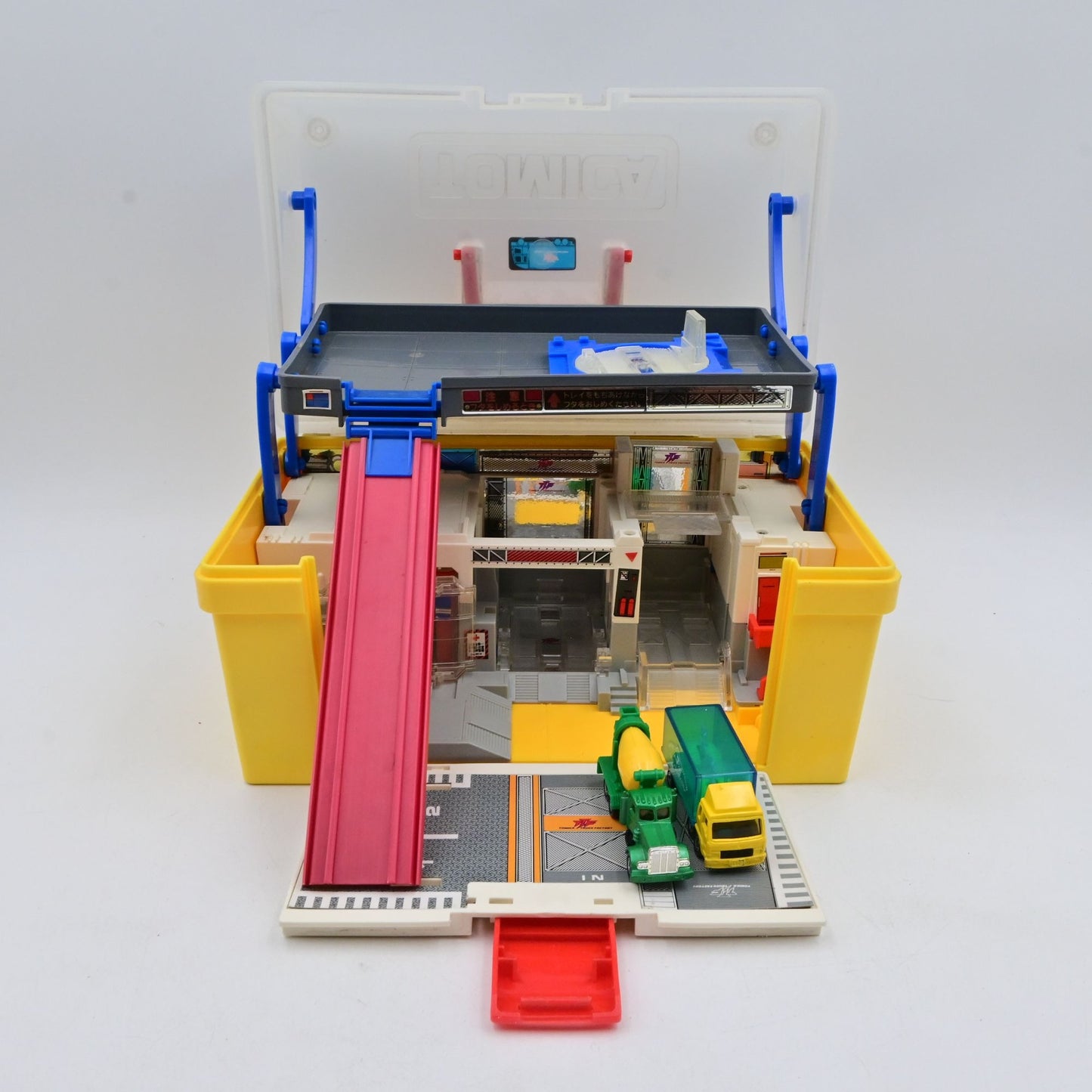 Vintage Tomica Truck Factory Playset With 2 Trucks