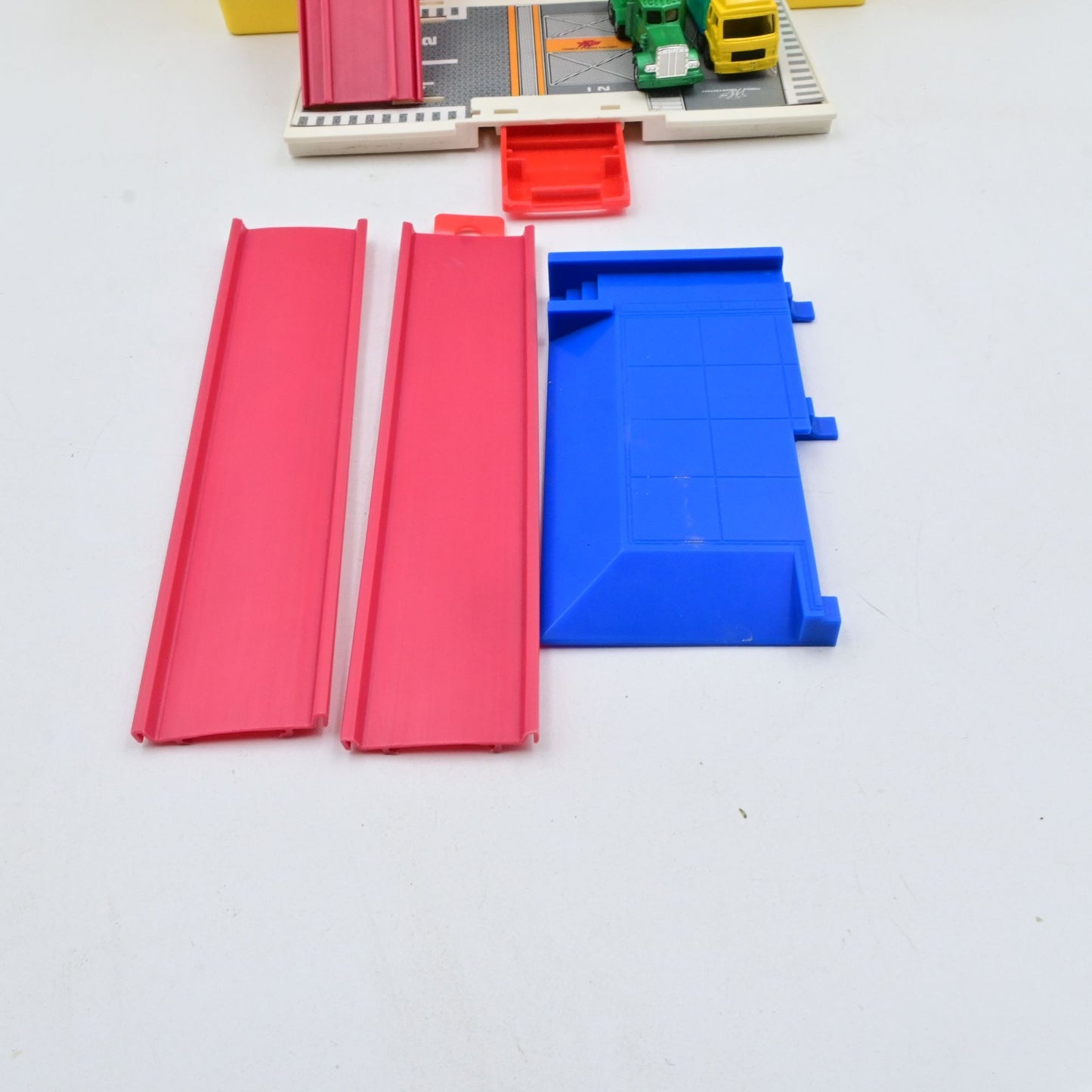 Vintage Tomica Truck Factory Playset With 2 Trucks
