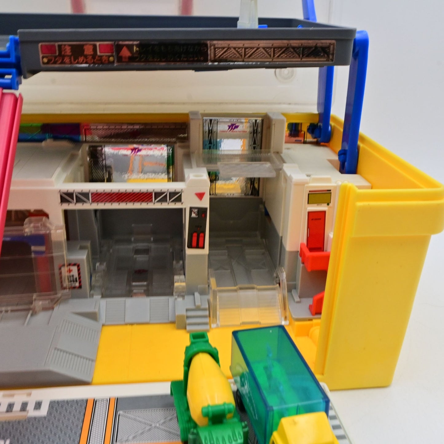 Vintage Tomica Truck Factory Playset With 2 Trucks