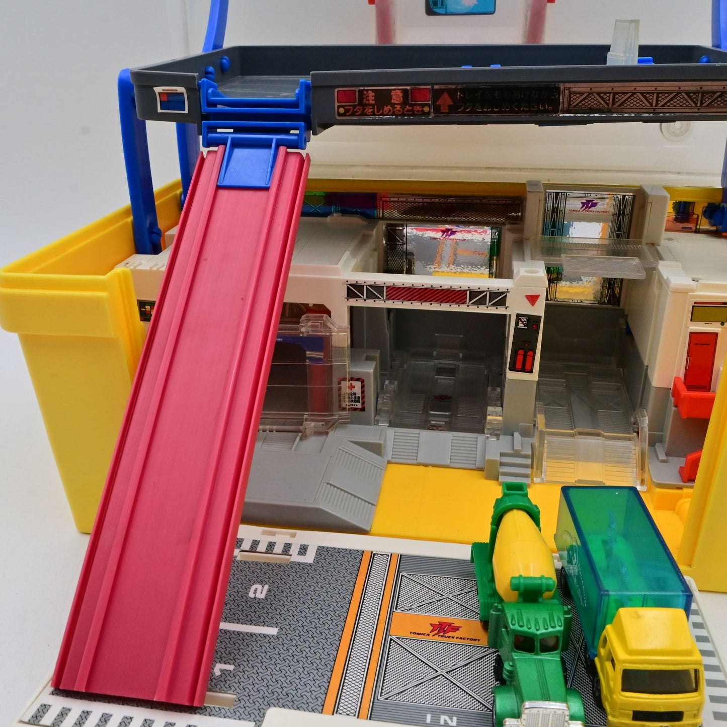 Vintage Tomica Truck Factory Playset With 2 Trucks