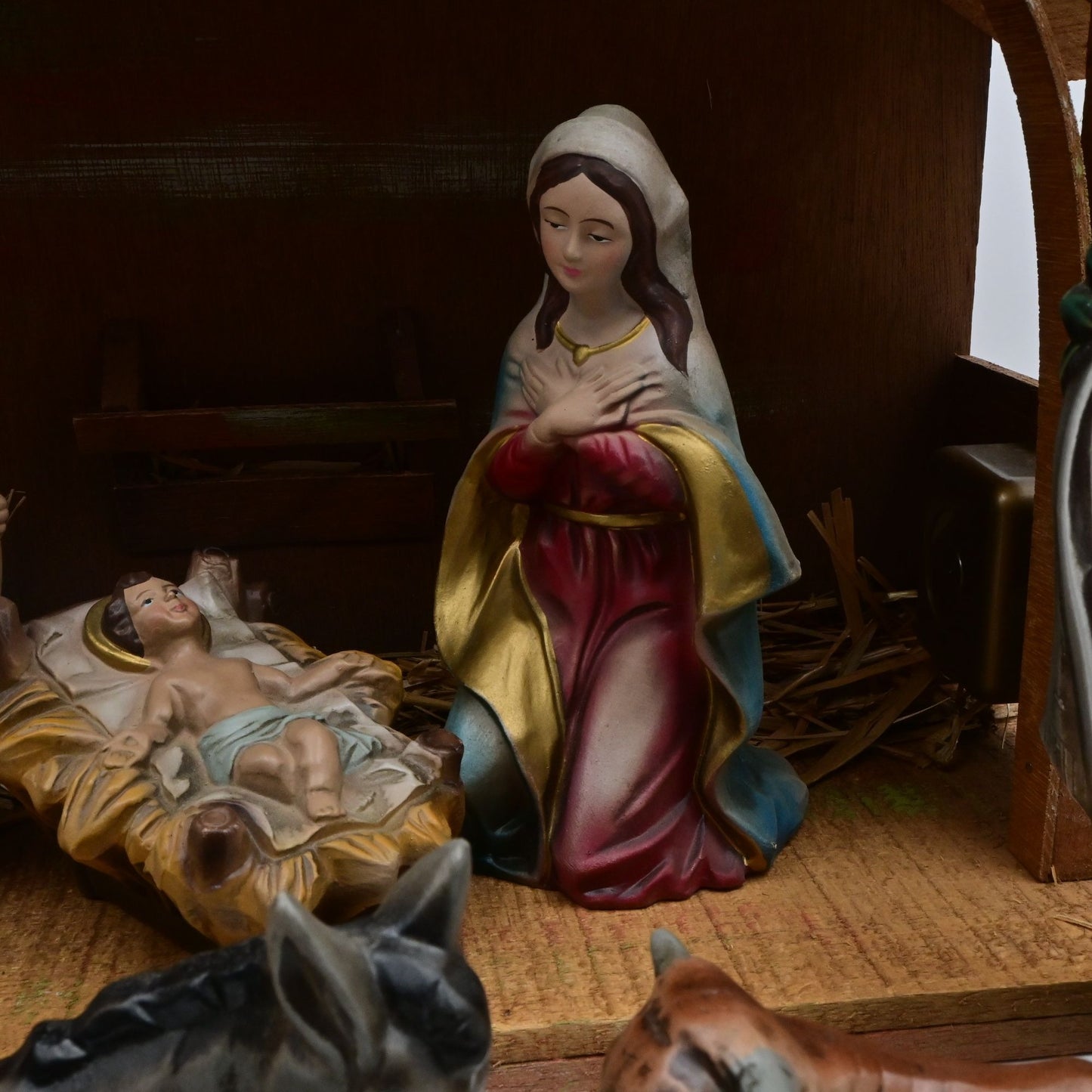 Vintage Nativity Set w/Wood Reed Creche, 11 Hand Painted Figures & Music Box