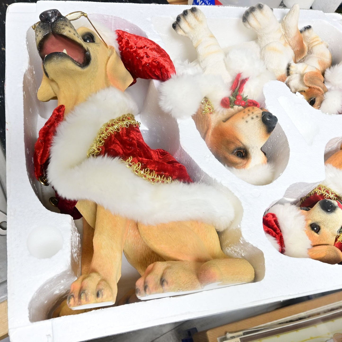 Grandeur Noel Holiday Dog Family Collector’s Edition Christmas Vintage 2002