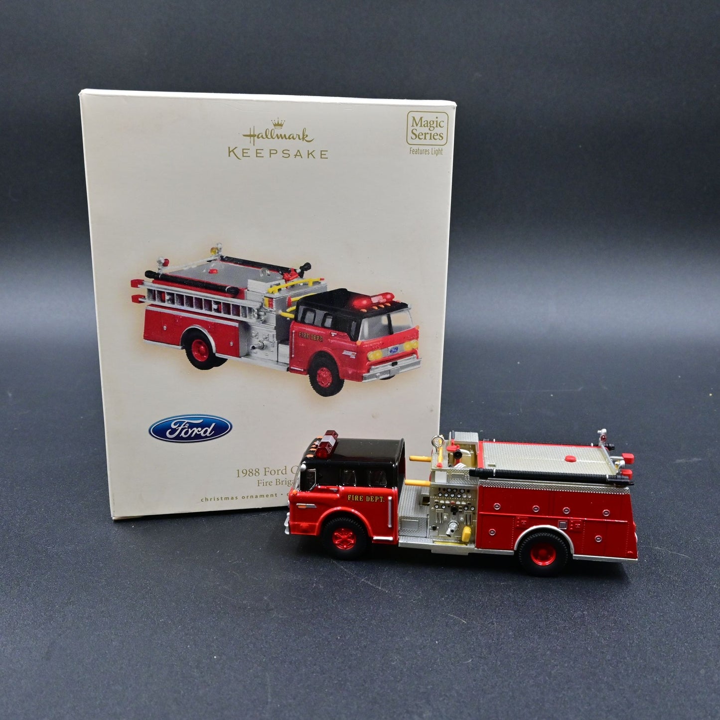 Hallmark Ornament Ford Fire Brigade 2007 Magic/ Lights Ford C8000 Fire Truck