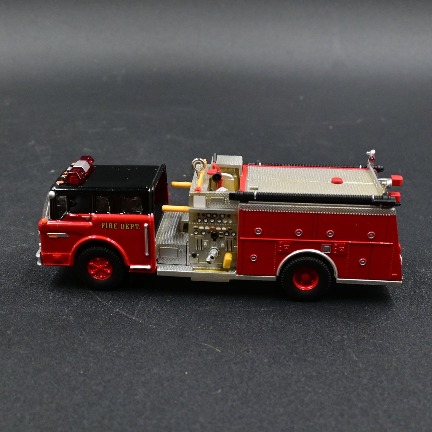 Hallmark Ornament Ford Fire Brigade 2007 Magic/ Lights Ford C8000 Fire Truck