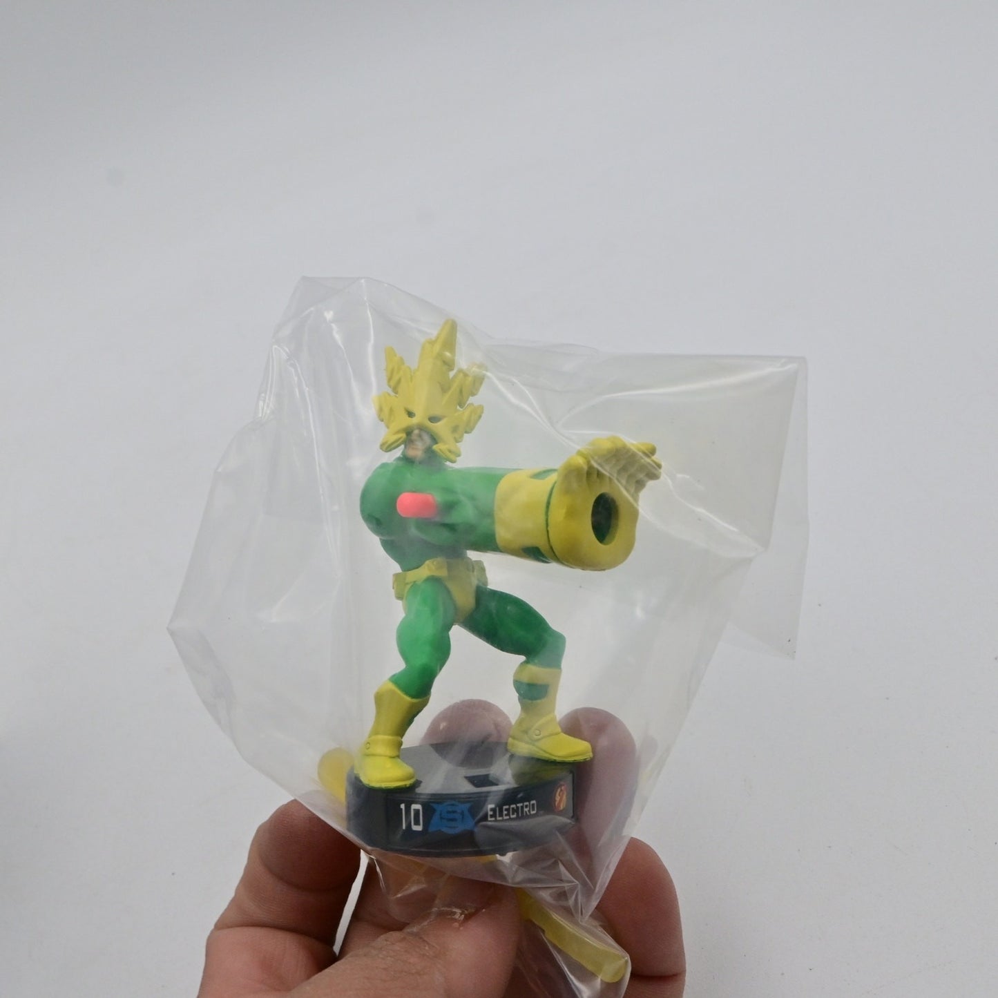 Marvel Heroes Attacktix Battle Figure Game Electro & Captain America