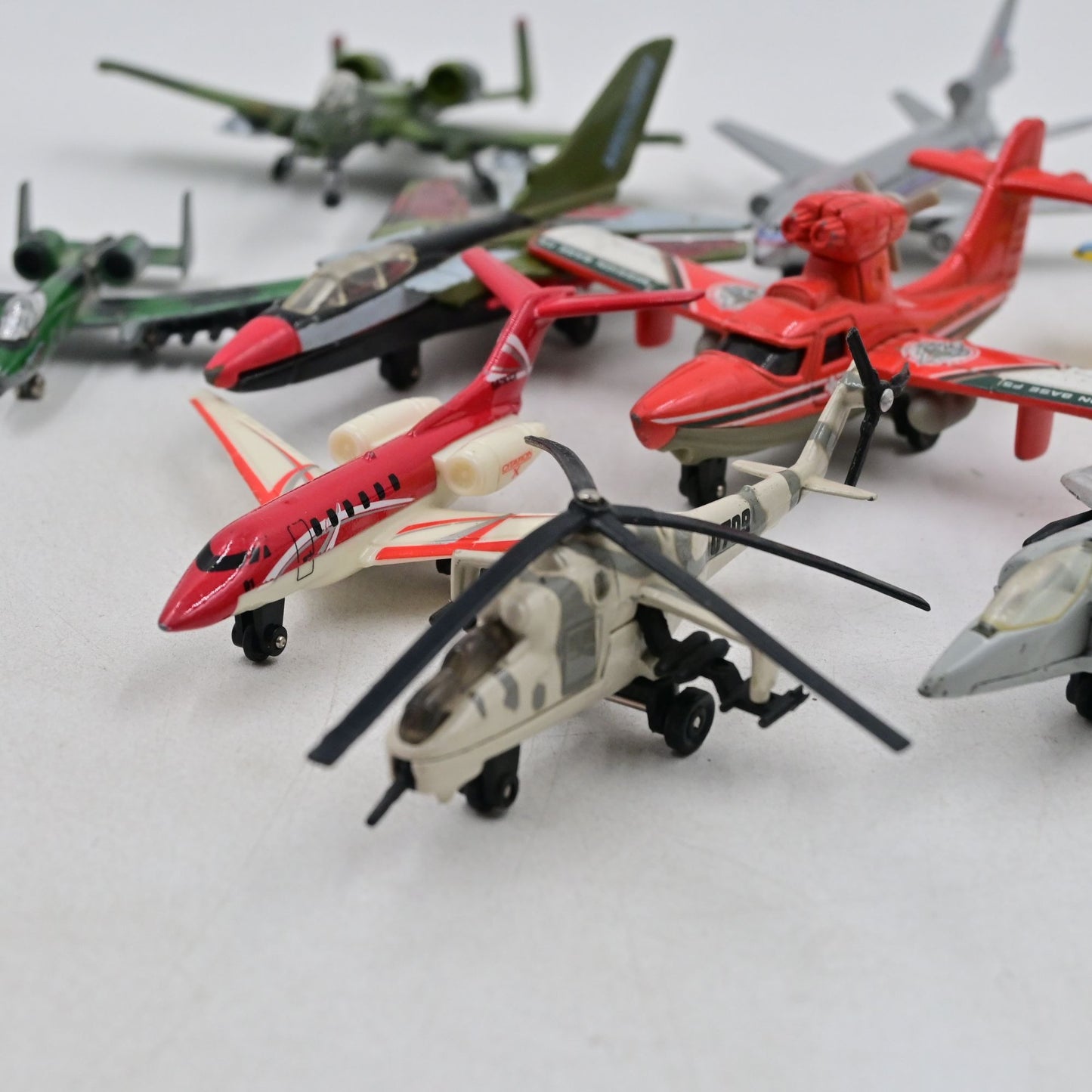 Matchbox, Maisto, Mattel Diecast Plane Lot Of 9