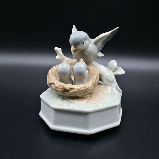 Vintage Otagiri Mother And Baby Birds In Nest Music Box