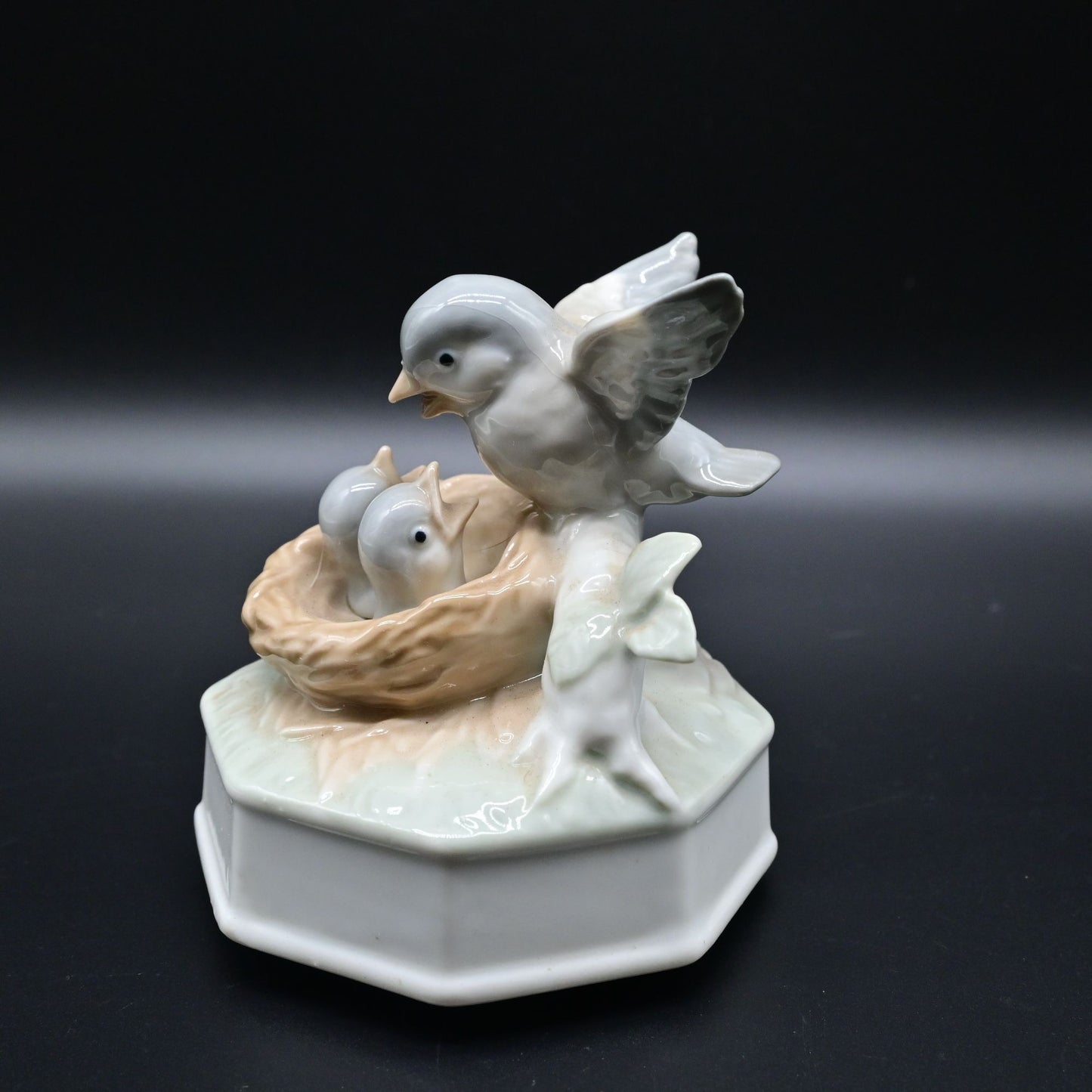 Vintage Otagiri Mother And Baby Birds In Nest Music Box