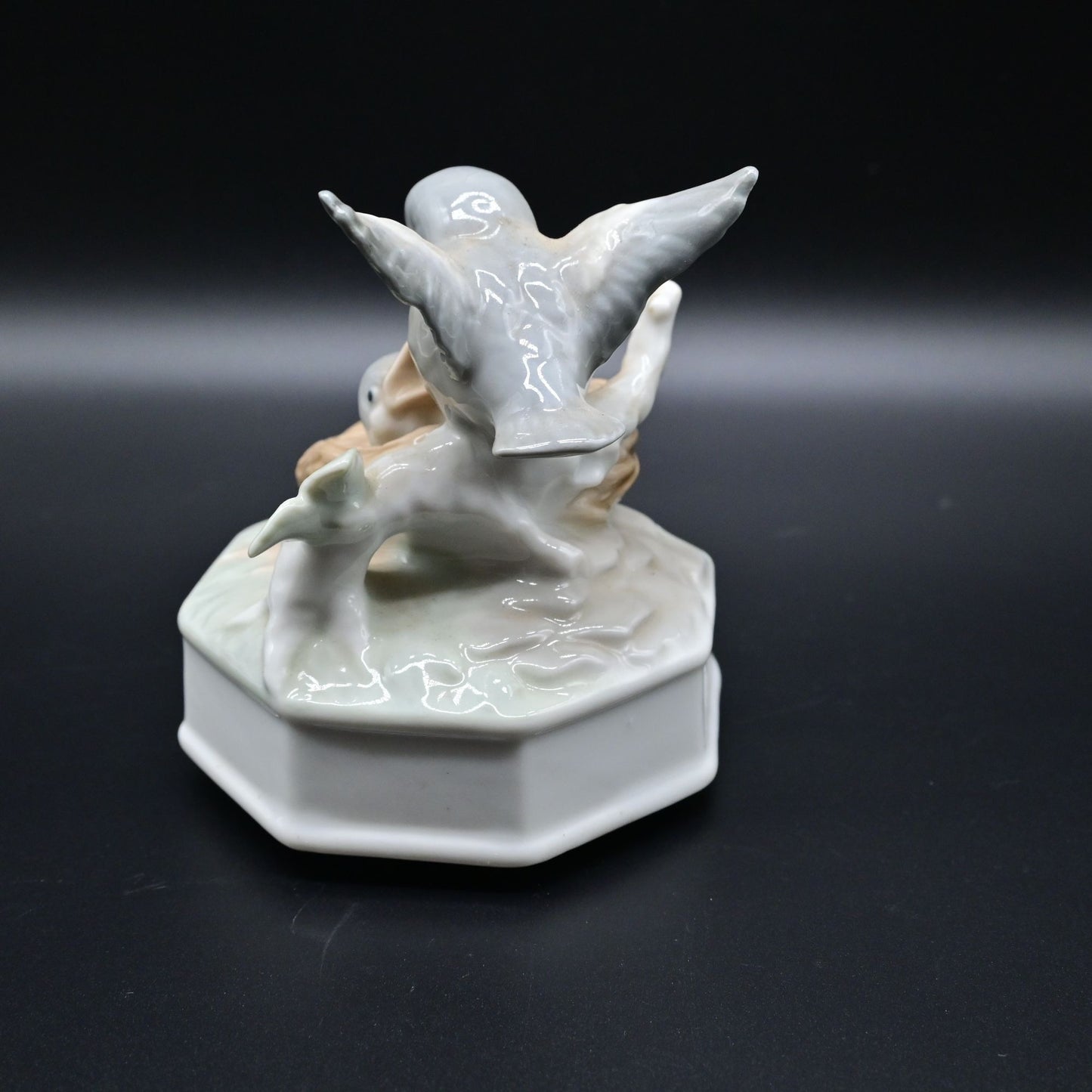 Vintage Otagiri Mother And Baby Birds In Nest Music Box