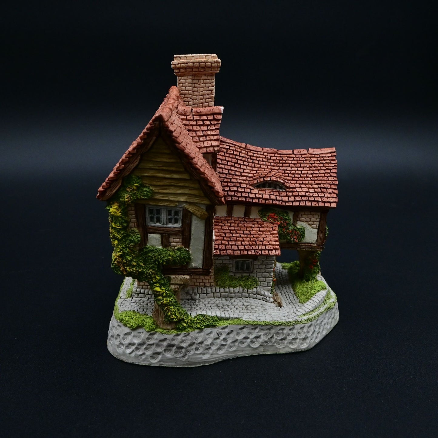 Vintage 1990 David Winter Cottage Tomfool's Cottage Figure