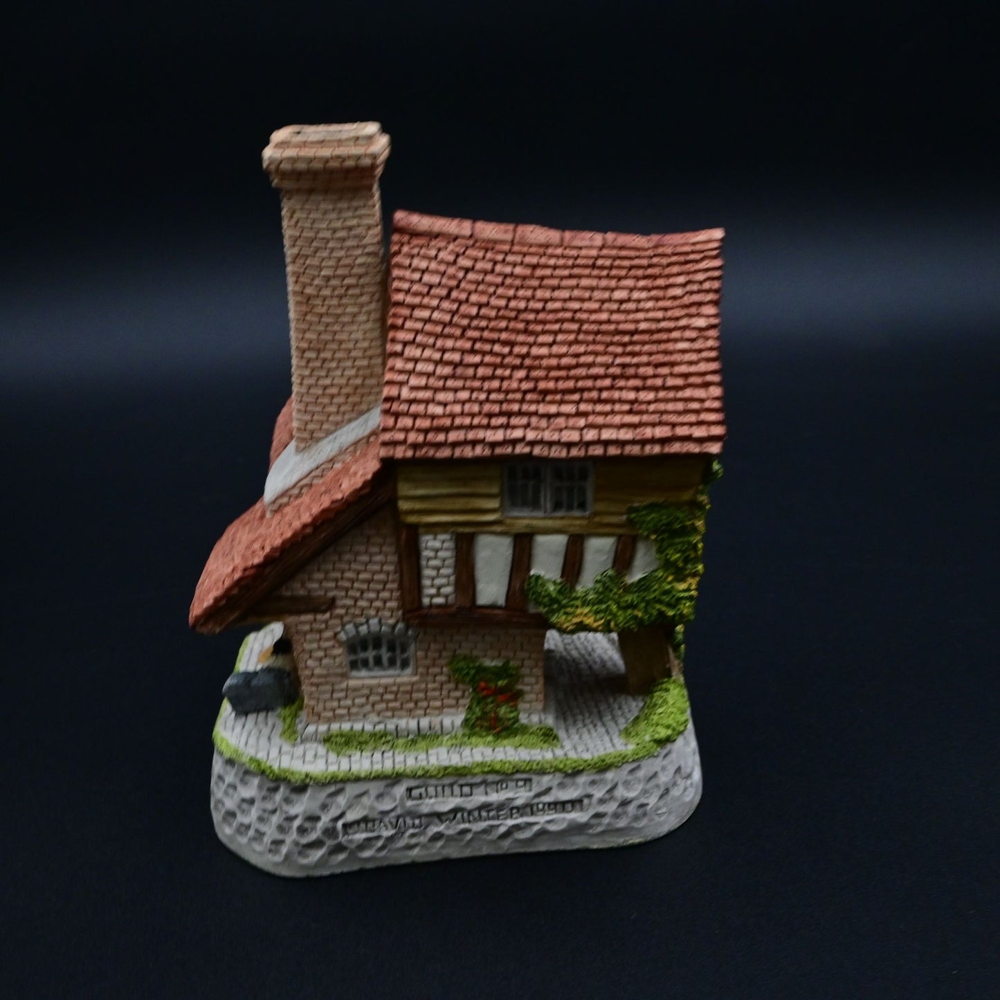 Vintage 1990 David Winter Cottage Tomfool's Cottage Figure