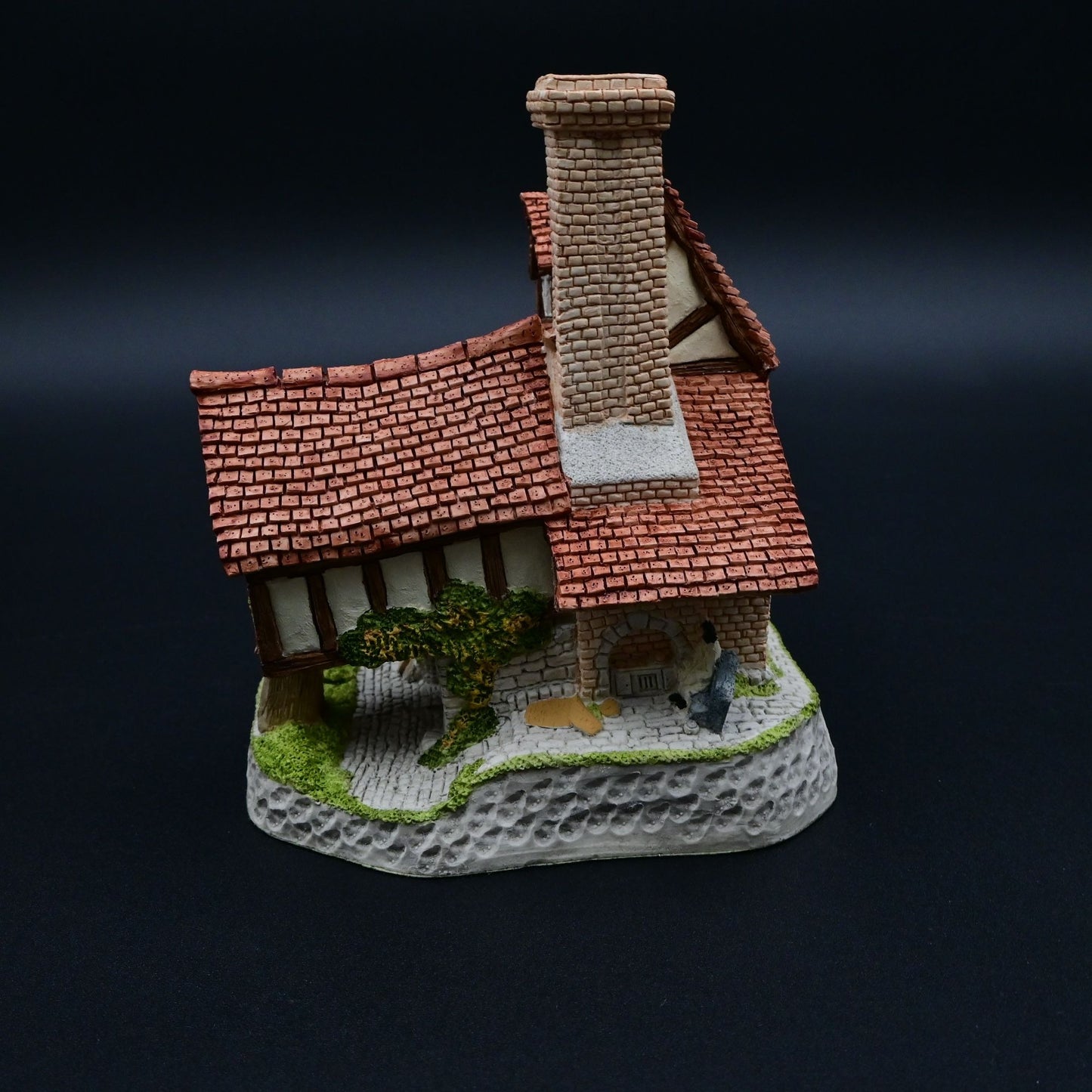 Vintage 1990 David Winter Cottage Tomfool's Cottage Figure