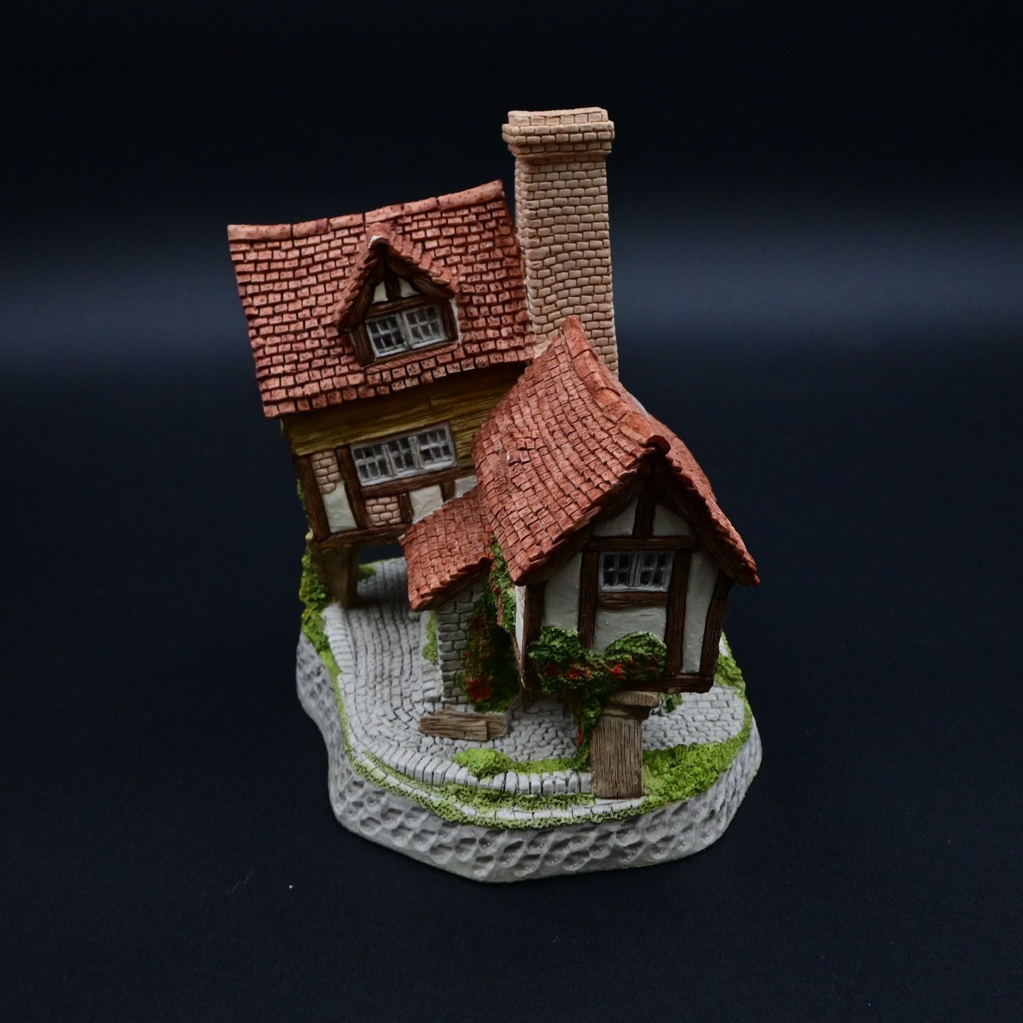 Vintage 1990 David Winter Cottage Tomfool's Cottage Figure