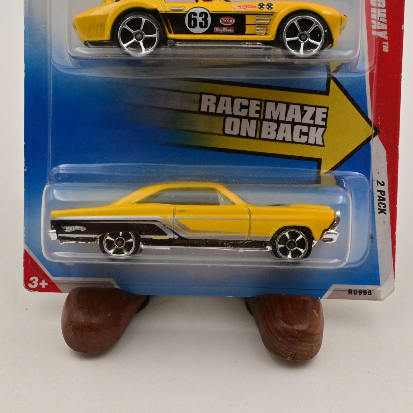 Hot Wheels A-Maze N Speedway 2-Pack Corvette Grand Sport & '86 Ford Fairlane GT