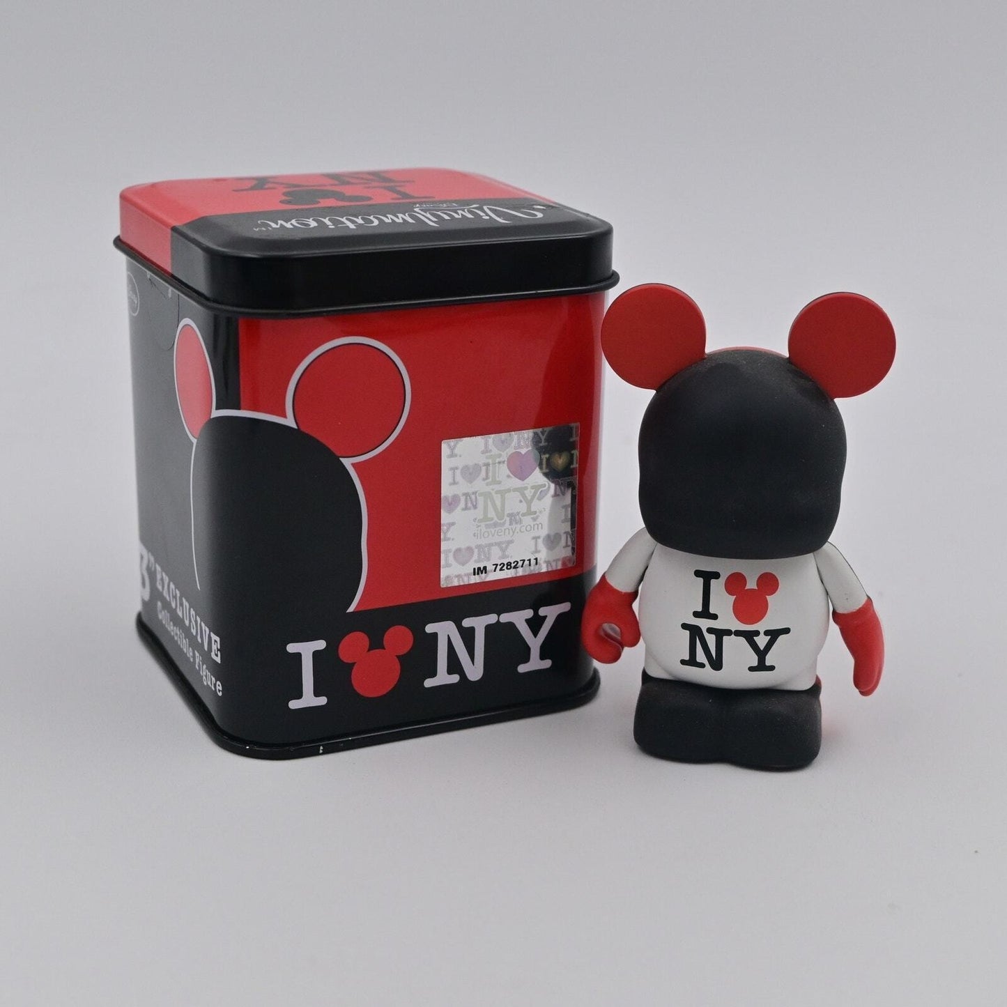 Disney Vinylmation I Love New York W/ Tin