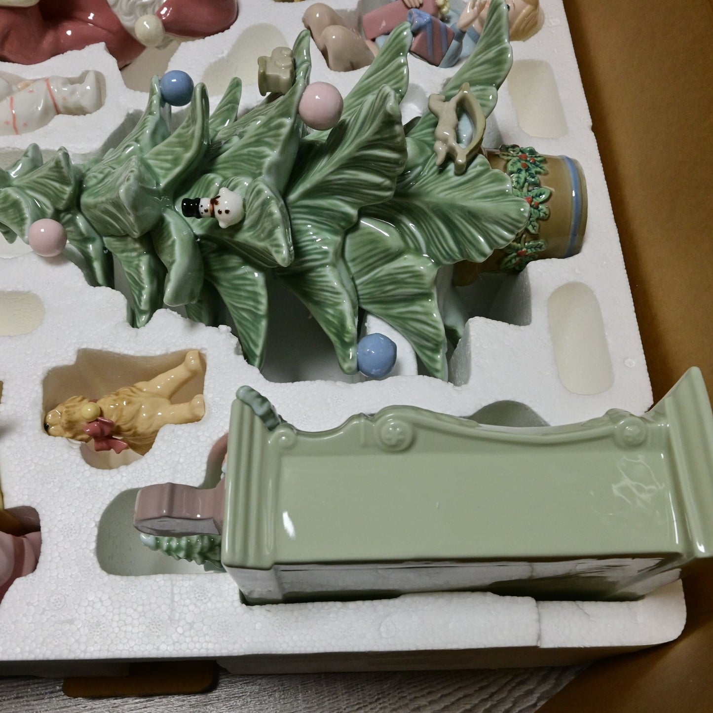 Granduer Noel Christmas Scene Porcelain 9 Pieces Vintage 2001