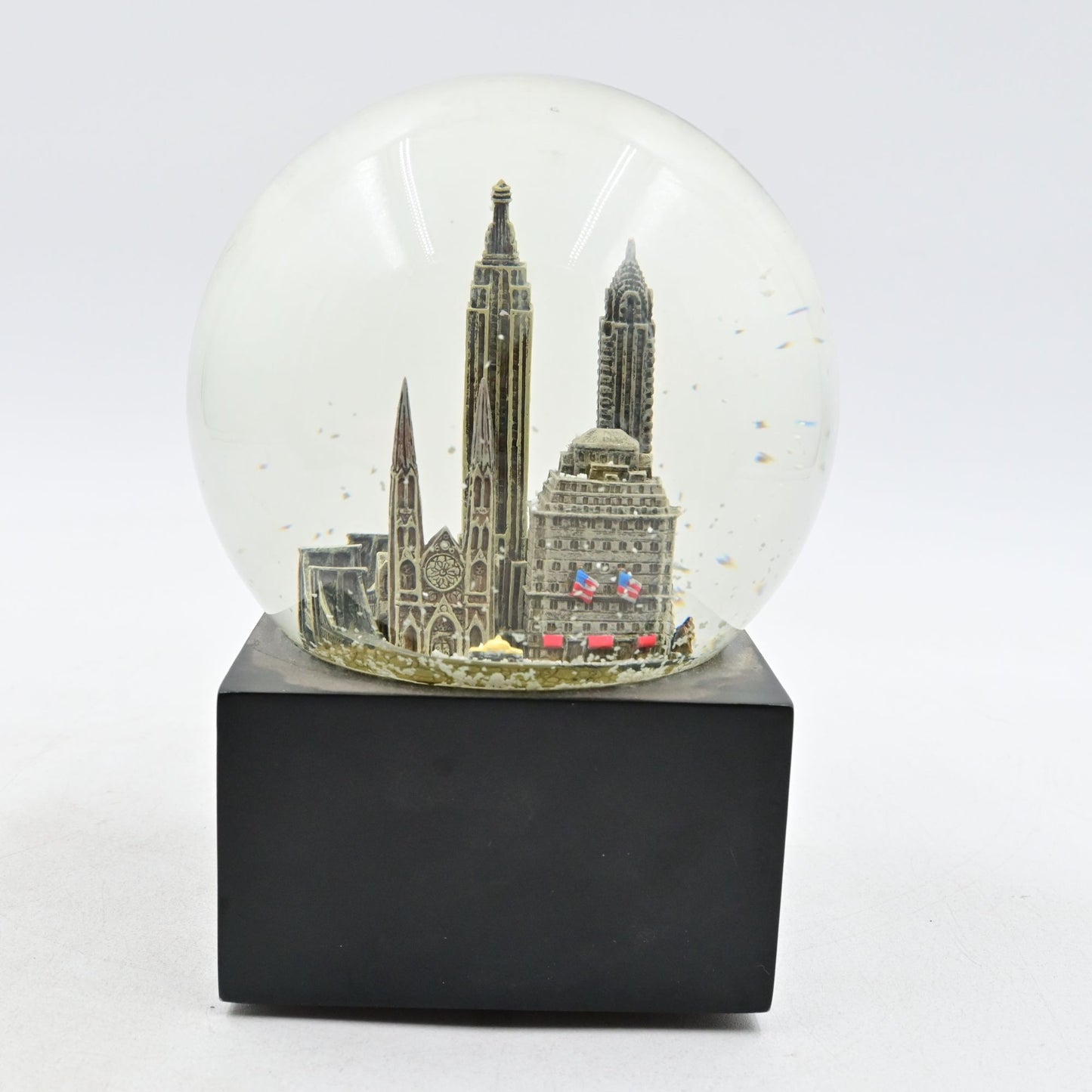 Three Jays Imports New York Saks Fifth Avenue 6" Windup Musical Snow Globe JJJ