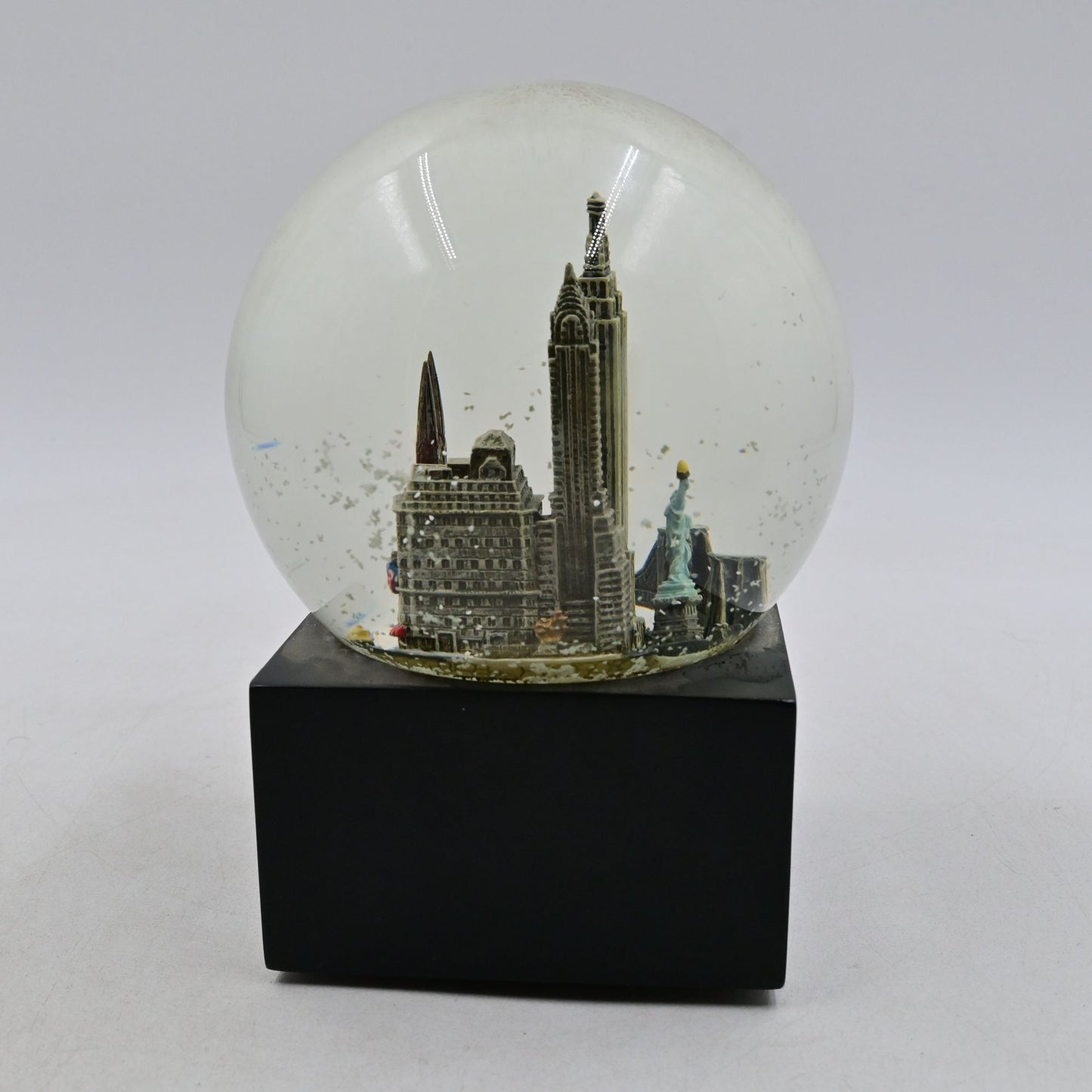 Three Jays Imports New York Saks Fifth Avenue 6" Windup Musical Snow Globe JJJ