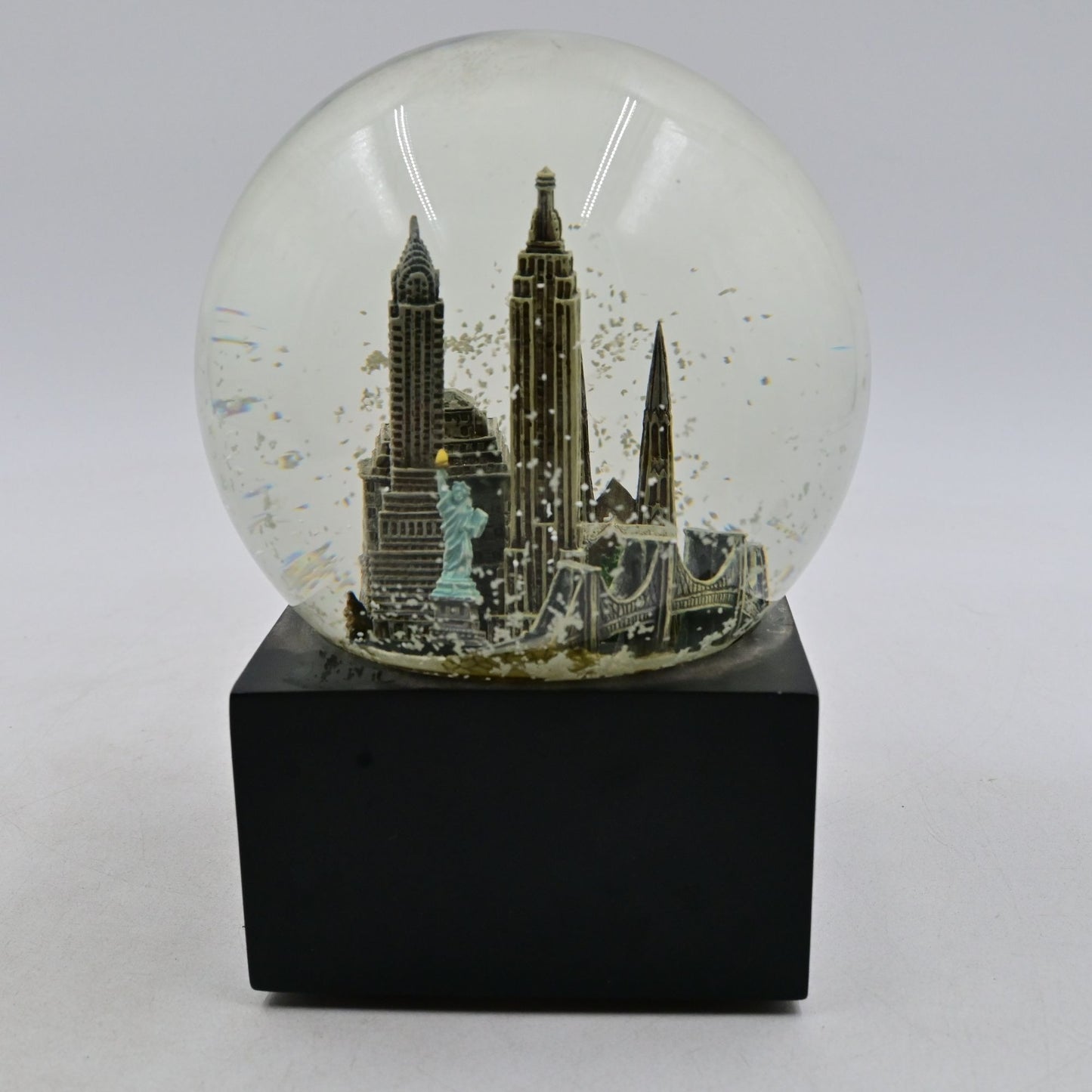Three Jays Imports New York Saks Fifth Avenue 6" Windup Musical Snow Globe JJJ