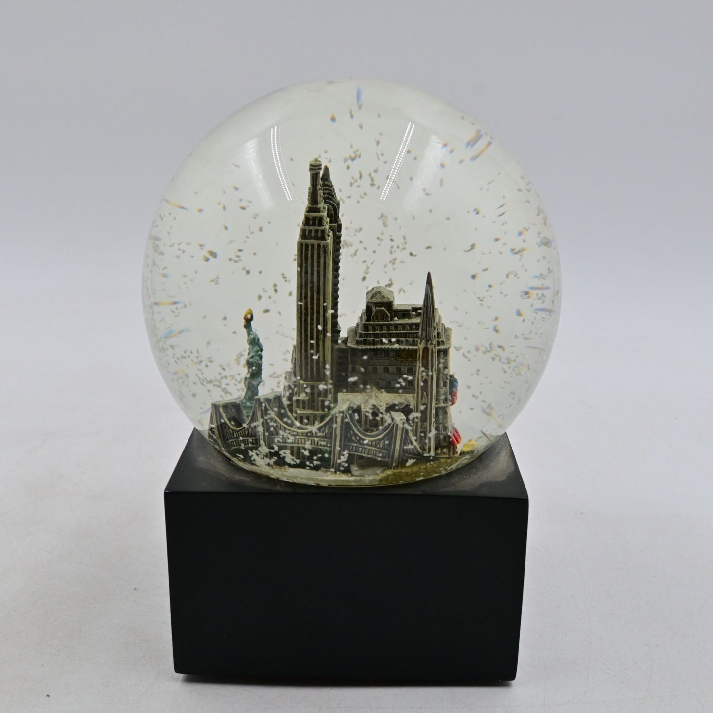 Three Jays Imports New York Saks Fifth Avenue 6" Windup Musical Snow Globe JJJ