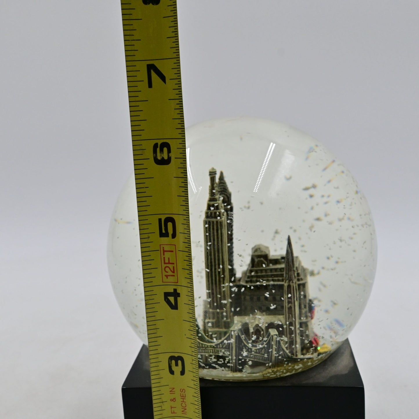 Three Jays Imports New York Saks Fifth Avenue 6" Windup Musical Snow Globe JJJ