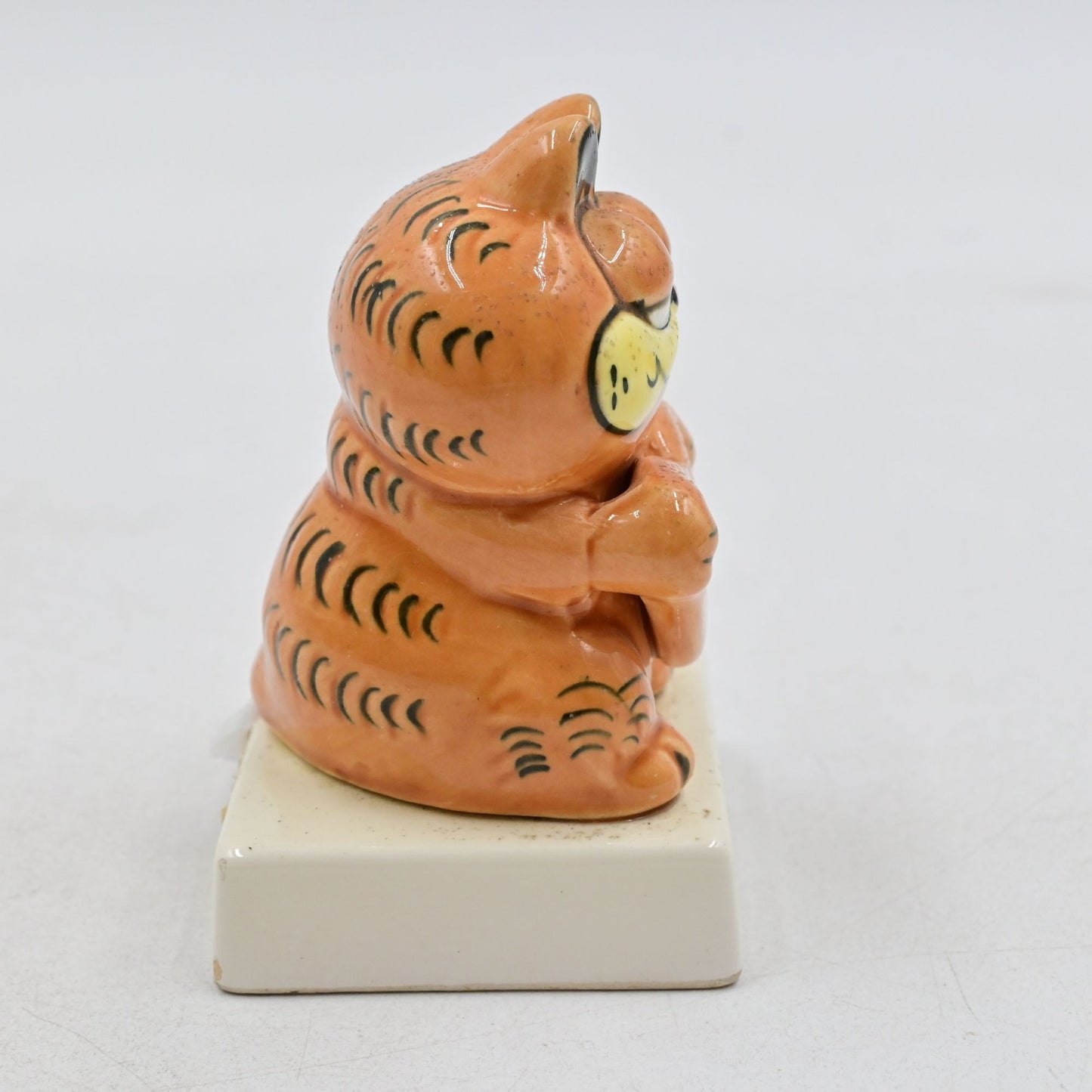 Garfield Enesco I'm All Yours Valentines Day Ceramic Figurine Vintage 1981