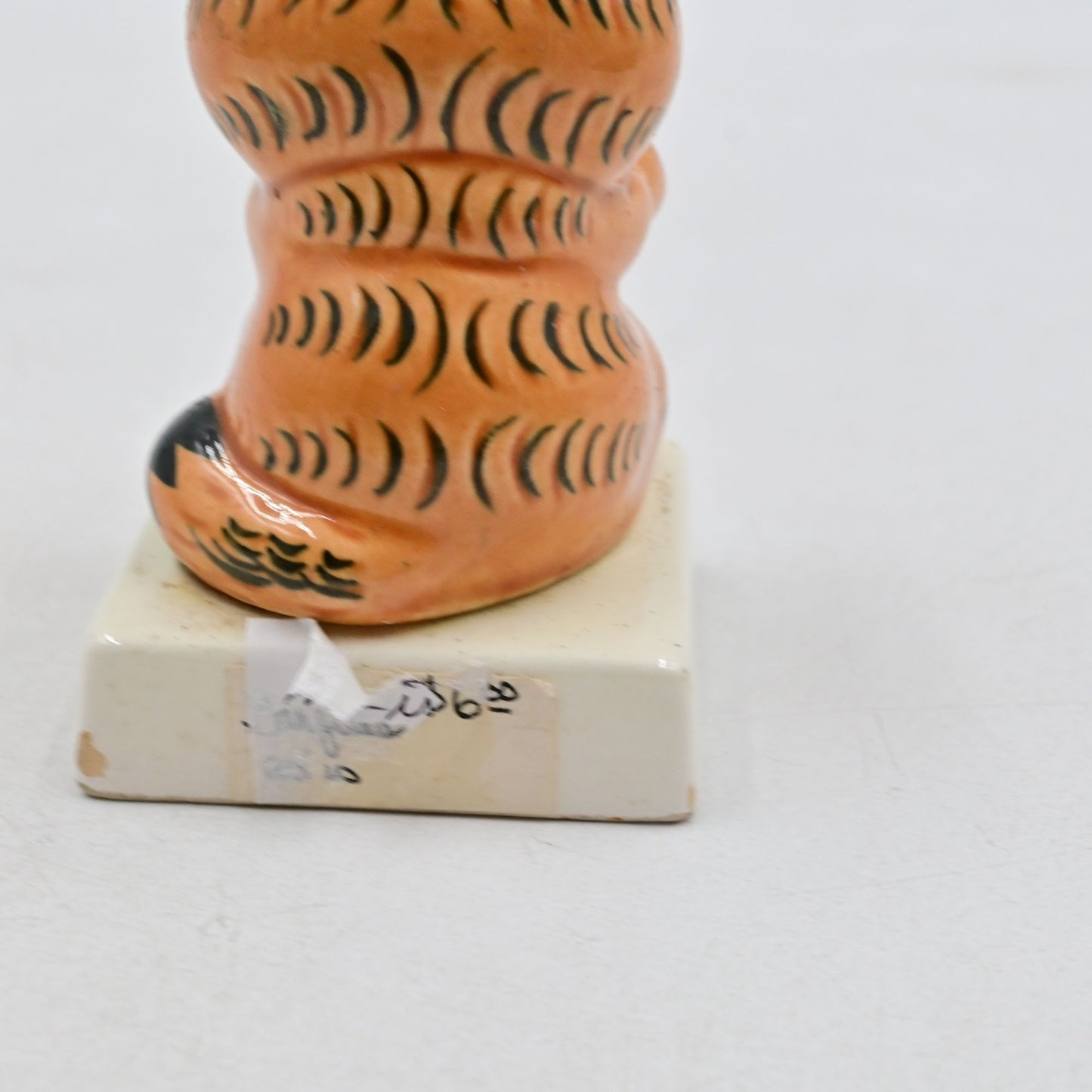 Garfield Enesco I'm All Yours Valentines Day Ceramic Figurine Vintage 1981