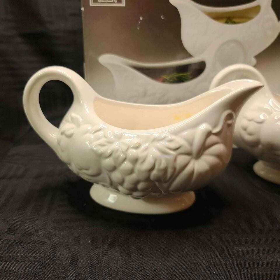 Tabletops Gallery Gravy Boats Set of 2 Harvest 16 Oz White Earthenware Embossed