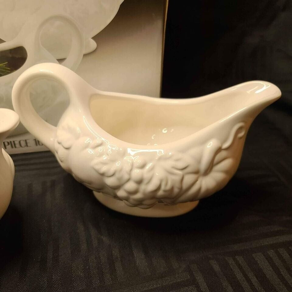 Tabletops Gallery Gravy Boats Set of 2 Harvest 16 Oz White Earthenware Embossed