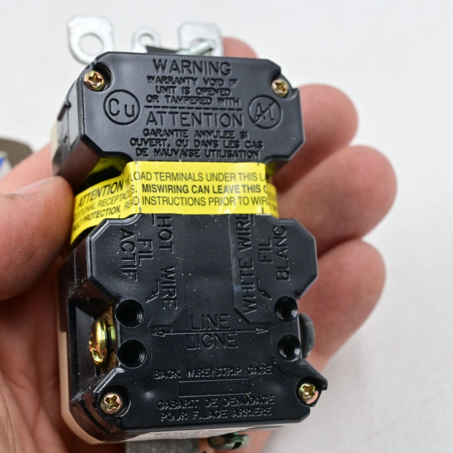 Leviton 20A /20 Amp 125V Smart Lock GFCI Receptacle Ivory Lot Of 5