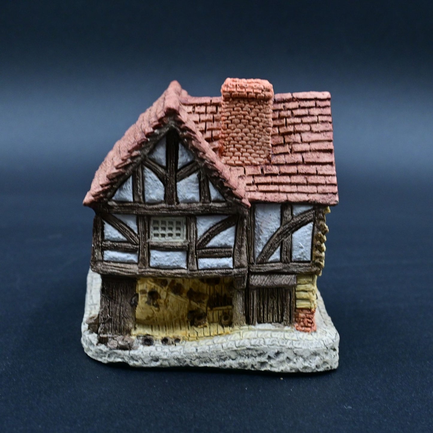 David Winter Cottages Little Market Figure - Vintage 1980