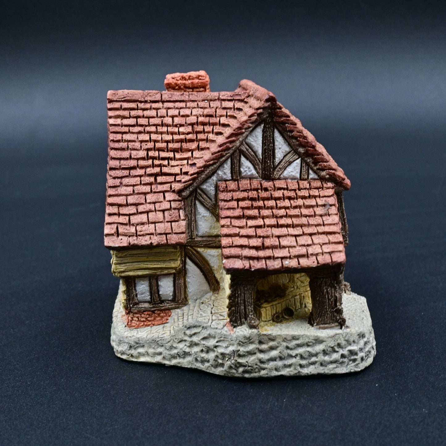 David Winter Cottages Little Market Figure - Vintage 1980
