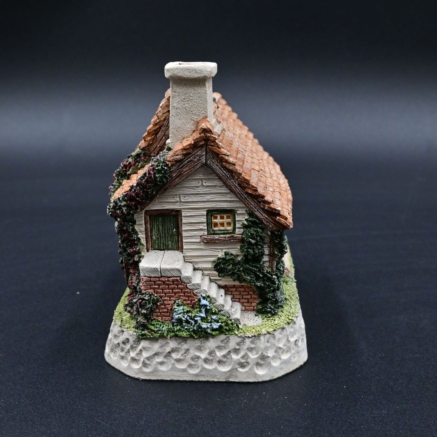 David Winter Cottage The Model Dairy Figurine - Vintage 1996