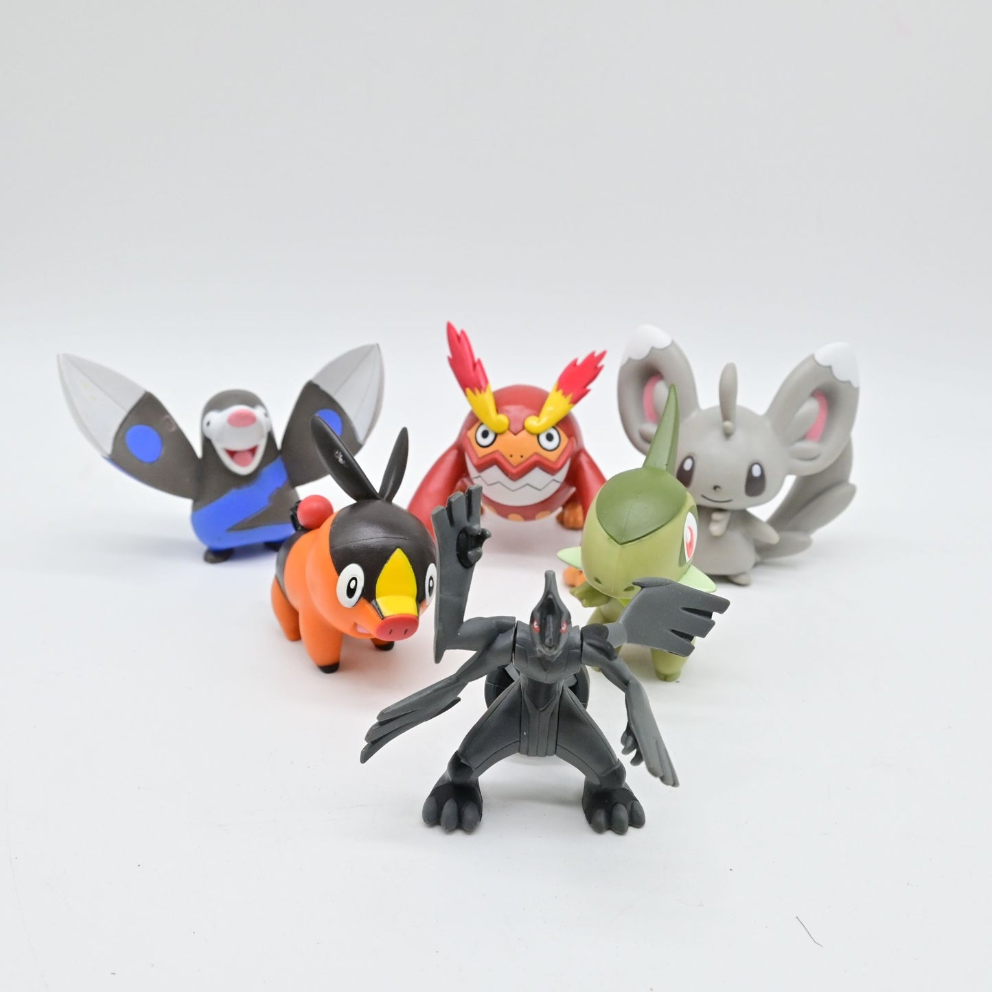 Pokemon PVC Miniatures Zekrom, Tepig, Pignite, Axew, Minccino, Drilbur, Snivy