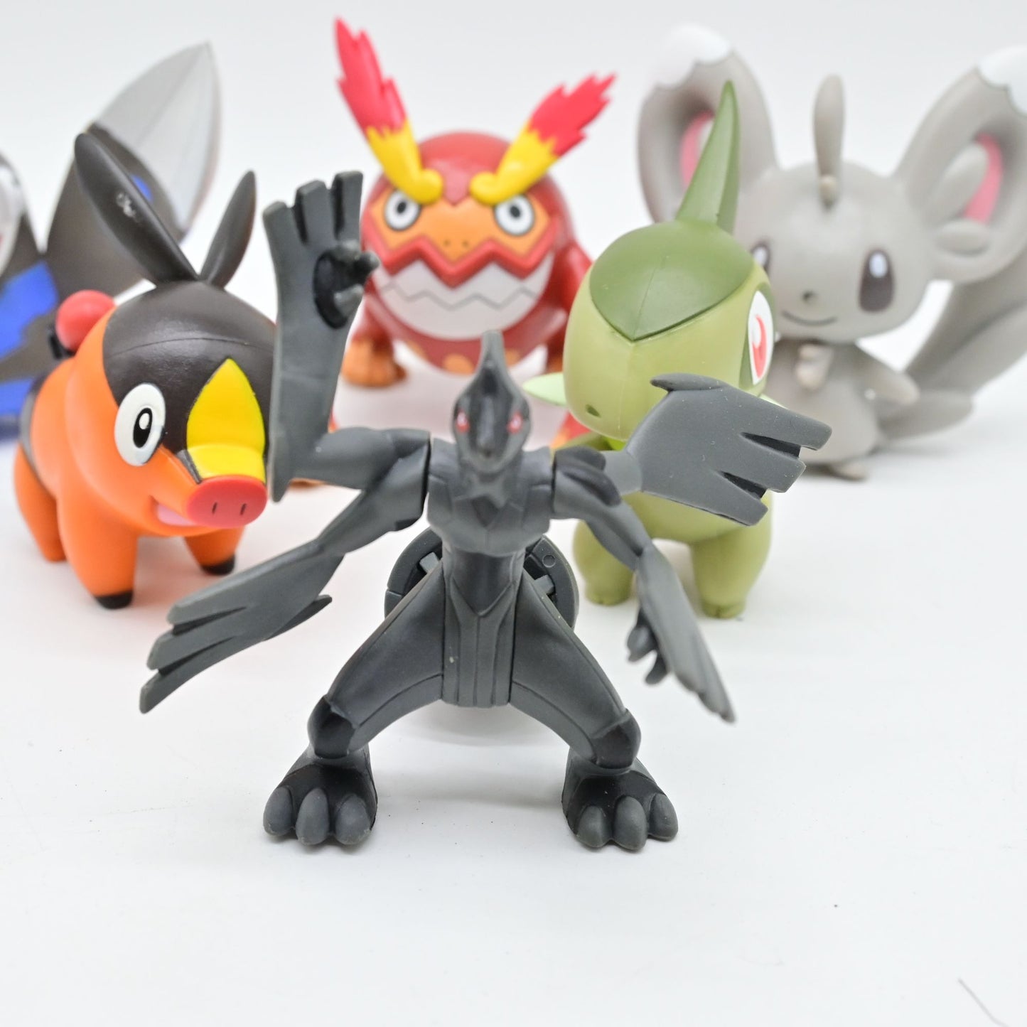 Pokemon PVC Miniatures Zekrom, Tepig, Pignite, Axew, Minccino, Drilbur, Snivy