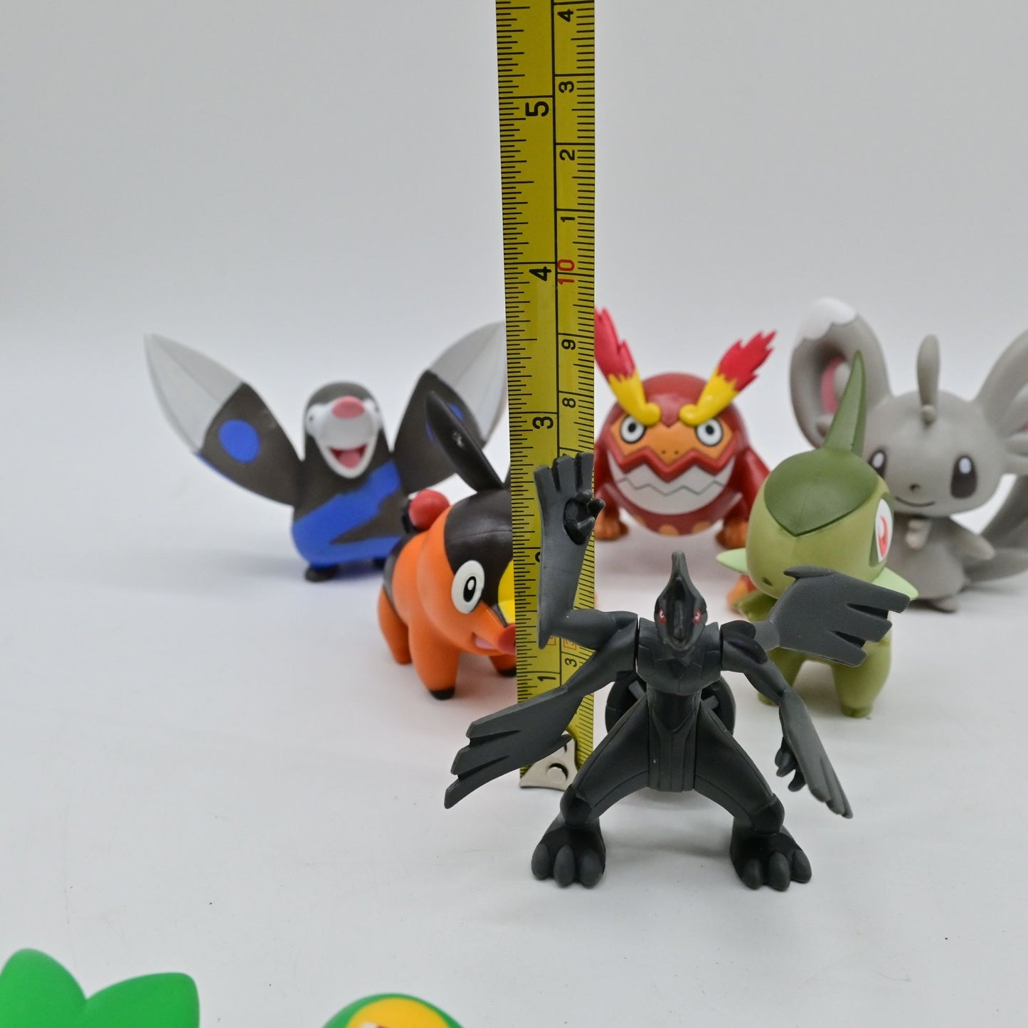 Pokemon PVC Miniatures Zekrom, Tepig, Pignite, Axew, Minccino, Drilbur, Snivy