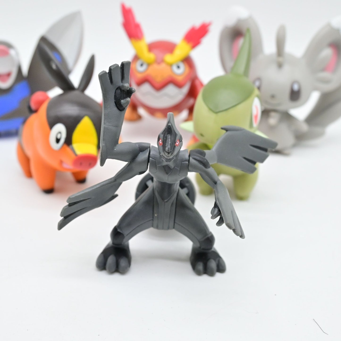 Pokemon PVC Miniatures Zekrom, Tepig, Pignite, Axew, Minccino, Drilbur, Snivy