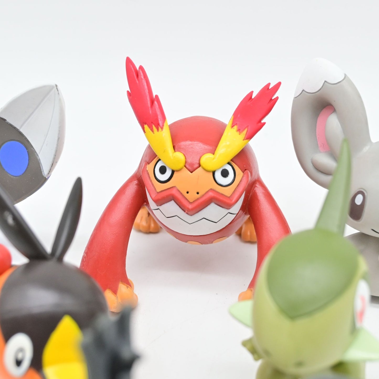 Pokemon PVC Miniatures Zekrom, Tepig, Pignite, Axew, Minccino, Drilbur, Snivy