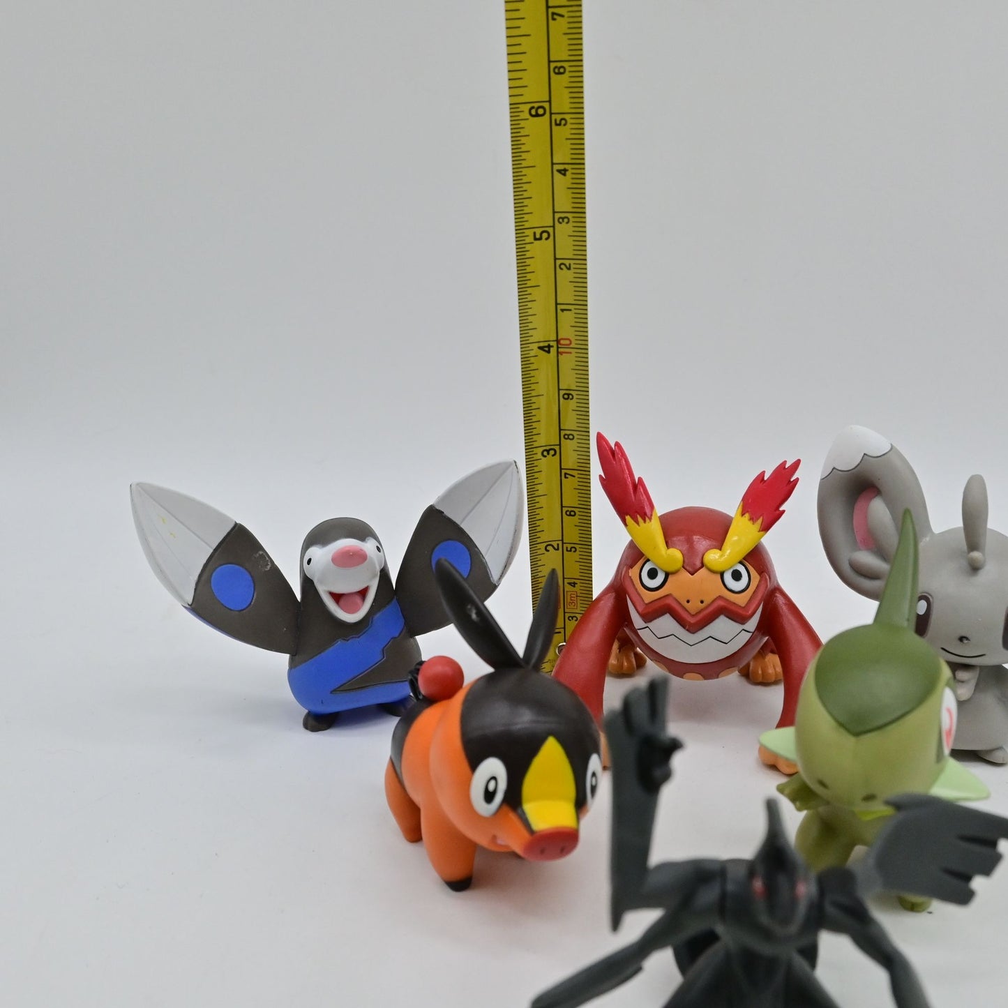 Pokemon PVC Miniatures Zekrom, Tepig, Pignite, Axew, Minccino, Drilbur, Snivy