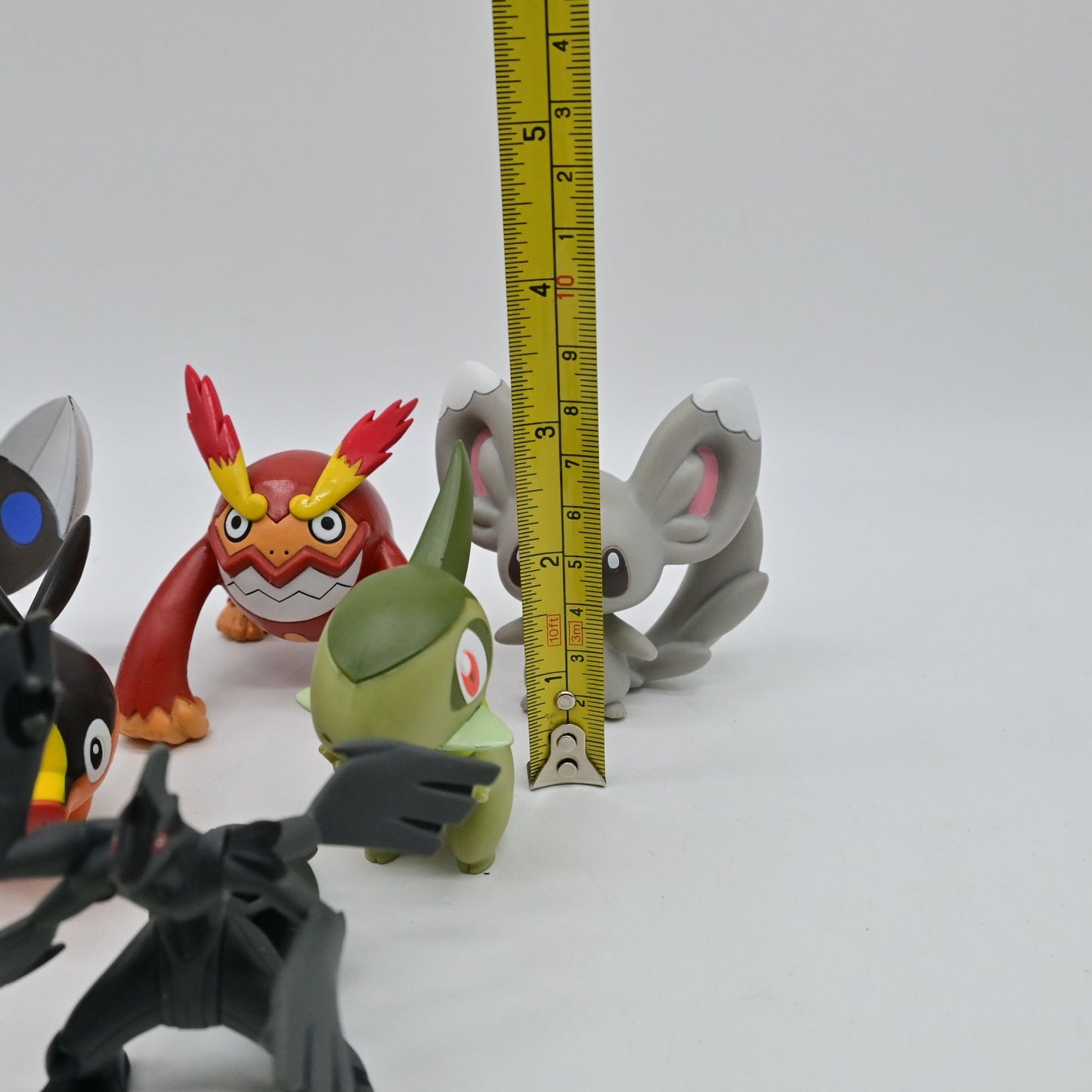 Pokemon PVC Miniatures Zekrom, Tepig, Pignite, Axew, Minccino, Drilbur, Snivy