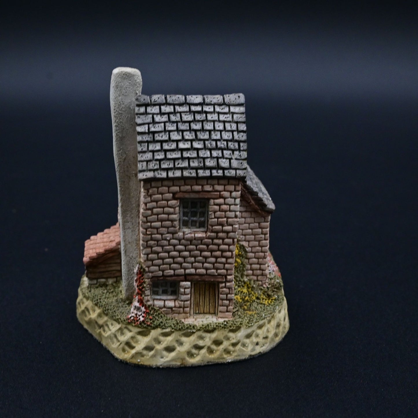 Vintage 1990 David Winter Cottages The Cobbler Miniature Figurine