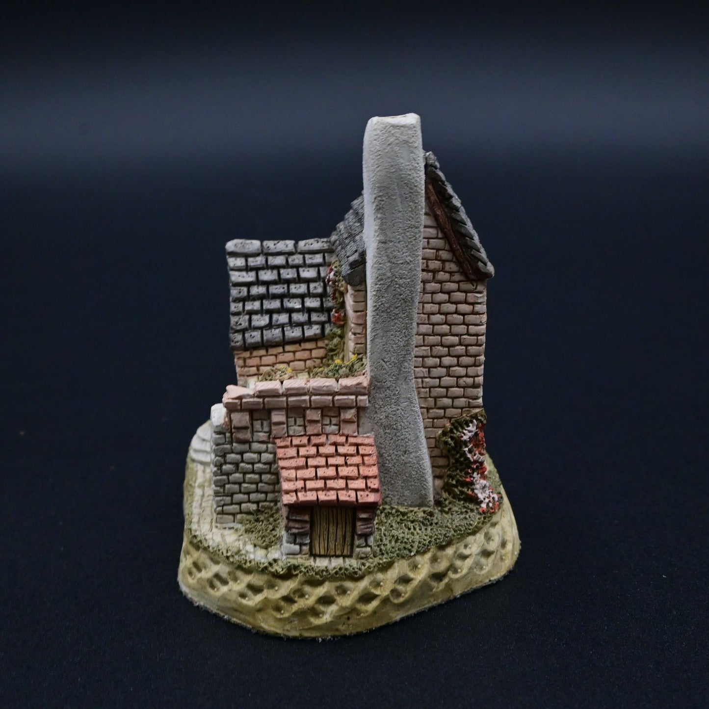 Vintage 1990 David Winter Cottages The Cobbler Miniature Figurine